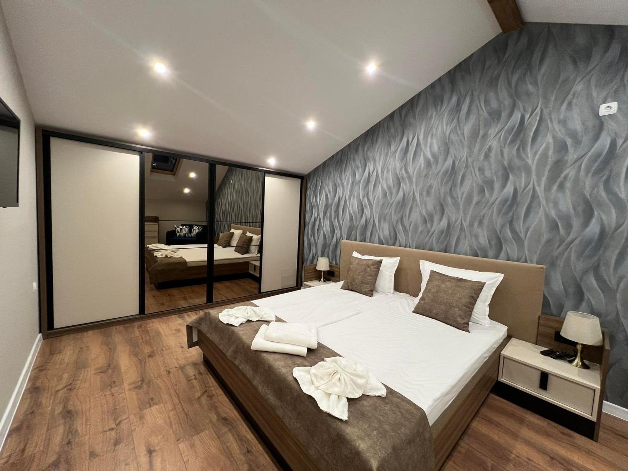 Хотел Vip Apart House Pleven Bagian luar foto